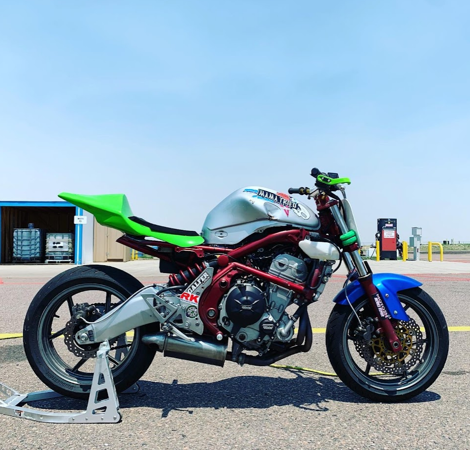 Ninja 650 with green ZX10R tailand aluminum Versys swingarm