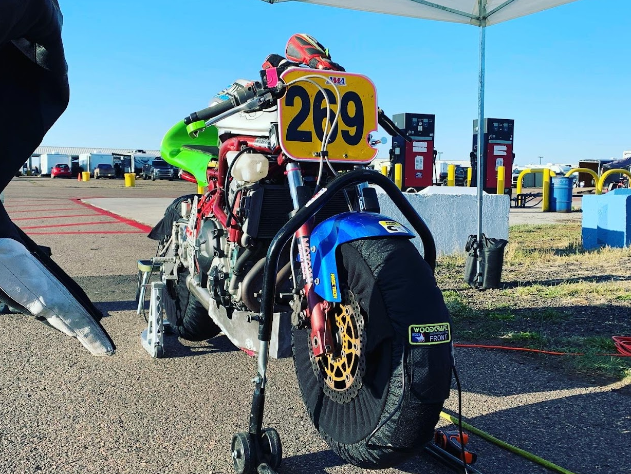 ER6 with new clip-on handlebars and tire warmers at MRA round 7